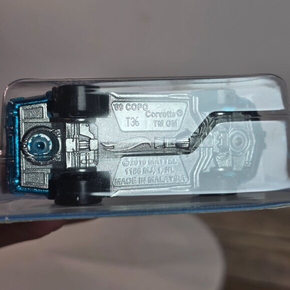Hot Wheels Ultra Hots 1969 Copo Corvette Die-Cast - Picture 12 of 16